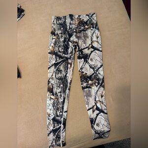 Loyalty V3 "Everson Seamless" Scrunch Leggings in Cherry Blossom Woodland Camo